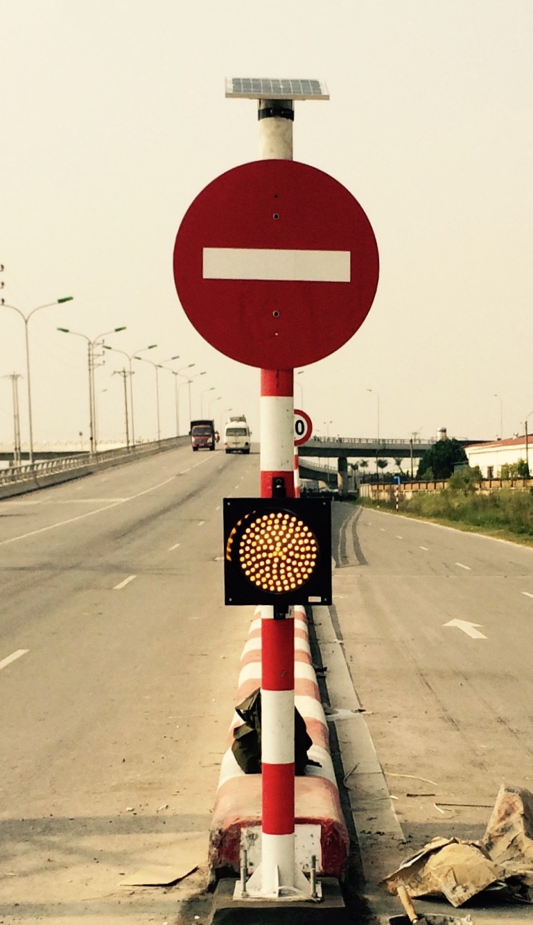 Đèn sử dụng NL mặt trời loại 1 bóng- 20W